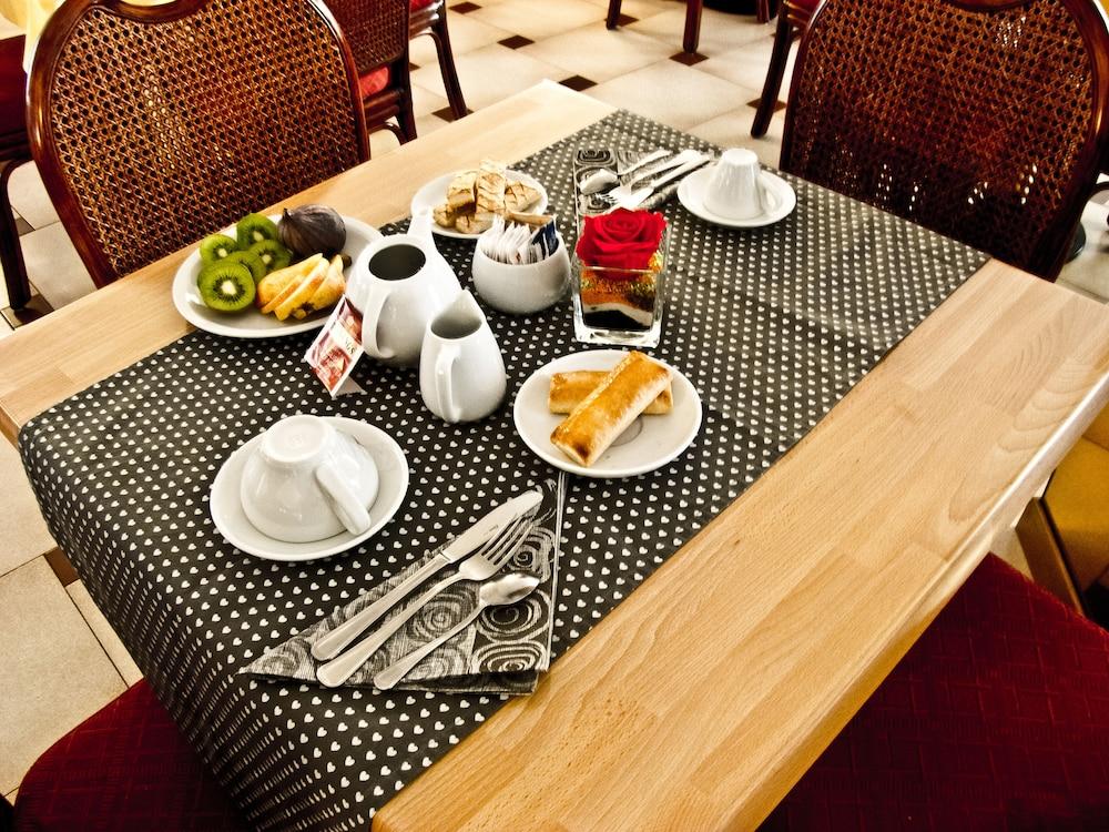 Hotel Ambra Quarto dʼAltino Екстериор снимка